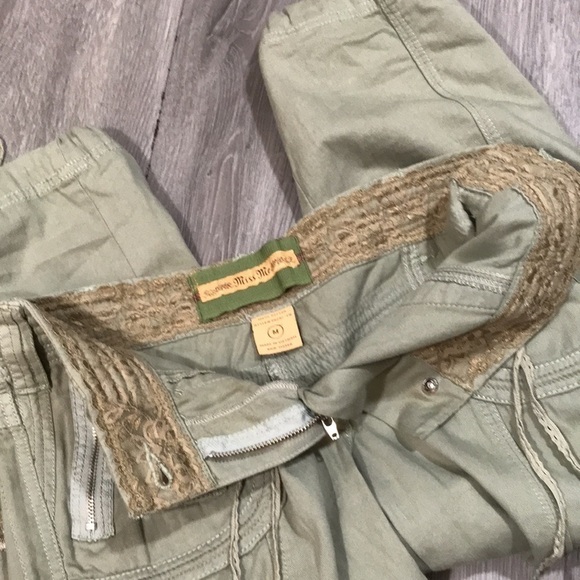 Miss Me Embroidered Horse/Stallions Olive Green Tons of Pockets Capris size M - Picture 10 of 10